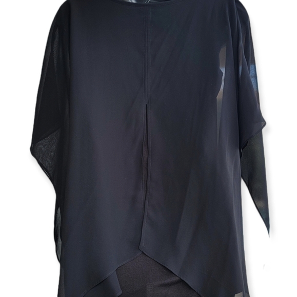 B Design Sheer Blouse V Neckline with Black Tank and Necklace Size Medium - Picture 3 of 4